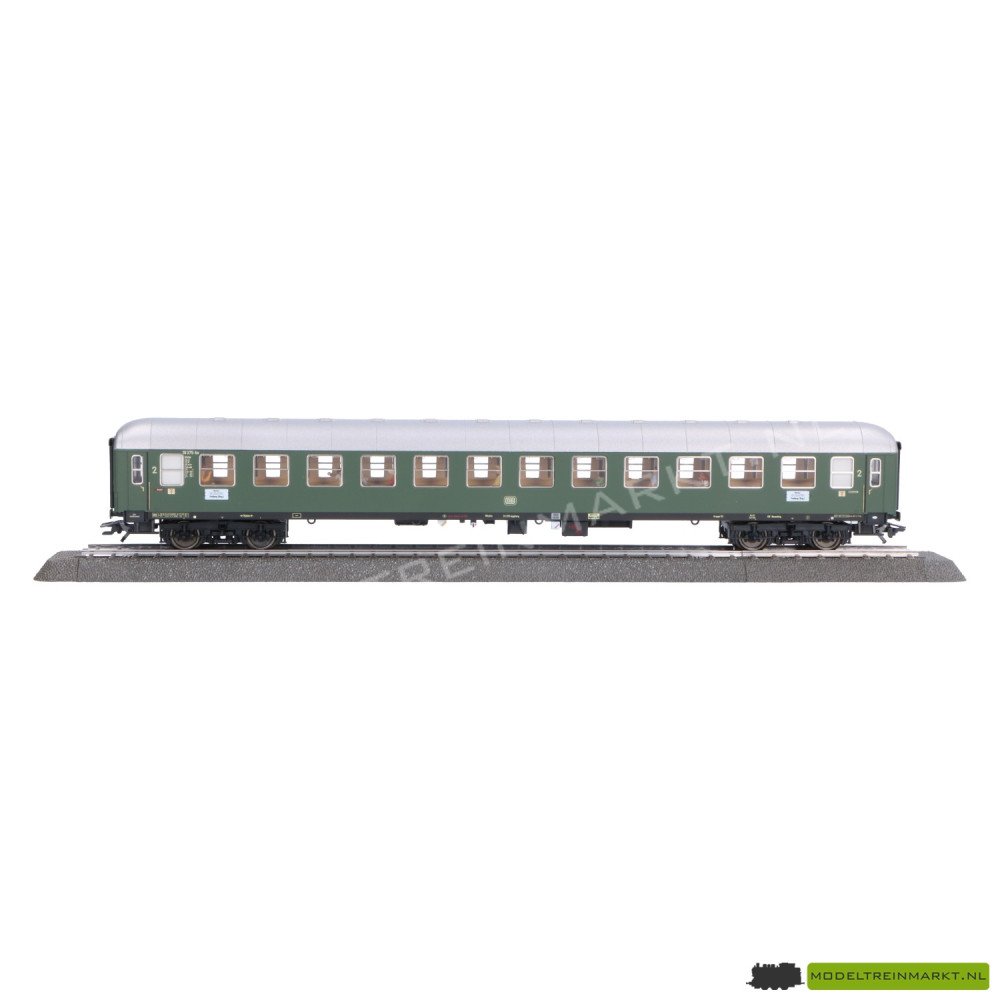 43920.002 Märklin Sneltreinrijtuig 2e klasse DB met figuren