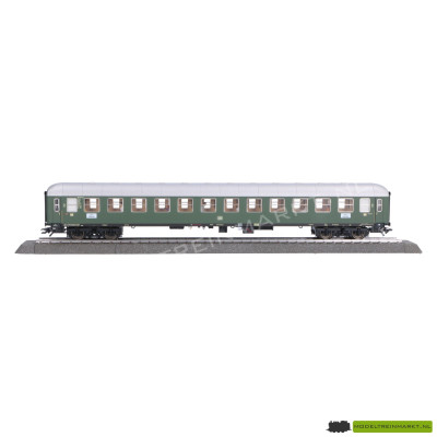 43920.003 Märklin Sneltreinrijtuig 2e klasse DB met figuren