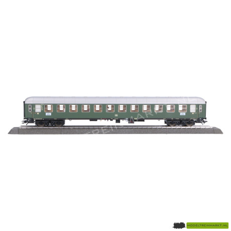 43920.003 Märklin Sneltreinrijtuig 2e klasse DB met figuren