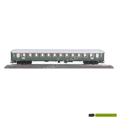 43920.004 Märklin Sneltreinrijtuig 2e klasse DB met figuren