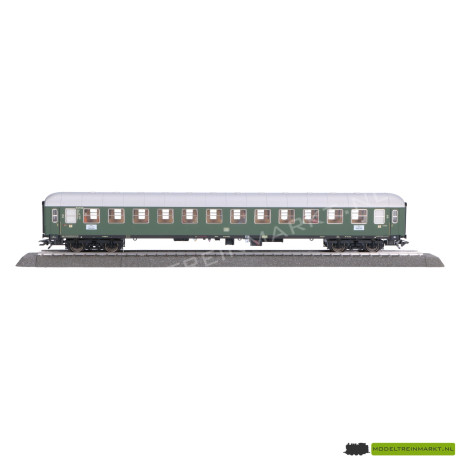 43920.004 Märklin Sneltreinrijtuig 2e klasse DB met figuren