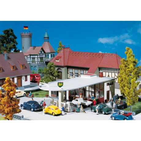 130347 Faller BP-Tankstation